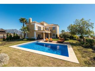 4 Bedrooms - Villa - Malaga - For Sale