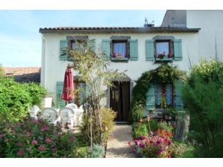 Beautifully renovated cottage in..