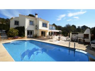 Very Well Maintained 4 Bedroom, 3..