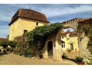 9 bedroom Castle For Sale: 24110..