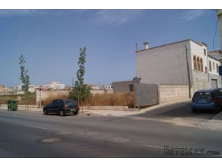 Excellent Urban Plot with house designed, equipped with all..