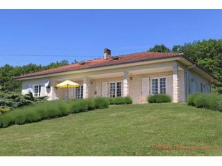 Montbron (Charente) - Attractive 5/6..