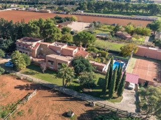 Big Country House With Horse Paddock In..