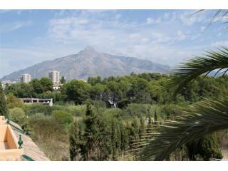 Villa - Brand New Contemporary Villa..