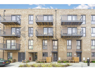 3 bedroom maisonette for sale