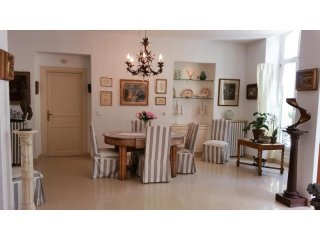 Magnificent 2 Bed Apartment Located..