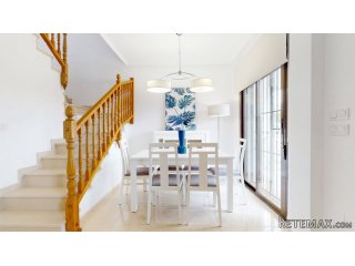 Complejo residencial de 54 estupendas viviendas de estilo..