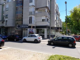 Izdaje se lokal-poslovni prostor na Bezanijskoj Kosi