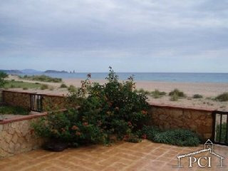 Apartment in first line to the beach.