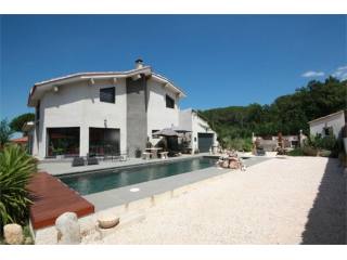 Superb Villa With Pool In A Calm..