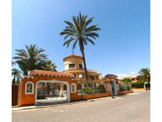 6 Bedroom 5 Bathroom Villa In..