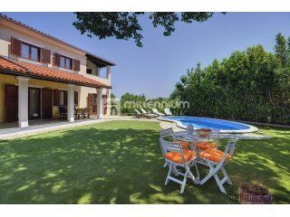 Istra, Medulin, vila s bazenom u blizini plaže