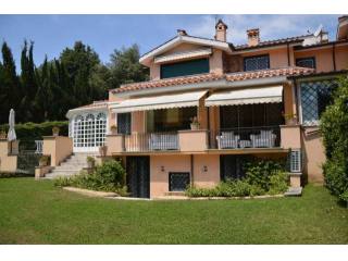 CAMILLUCCIA, ELEGANT VILLA