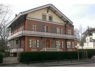 8 bedroom Town House For Sale: 03200..