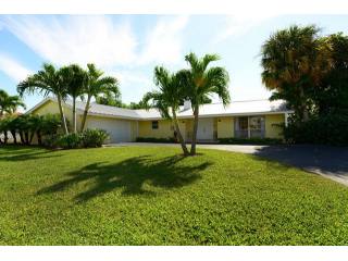 3 bedroom Residence For Sale: Singer..