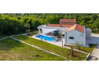Istra, Rovinj - Moderna kuća s bazenom na osami