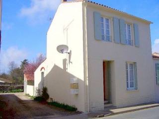 2 Bedroom House Beside the Beach