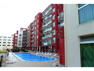Top floor spacious studio apartment..