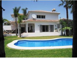 Villa for sale in San Pedro Playa..