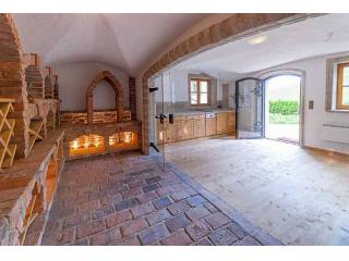 Ski in-Ski out! 3 storey apartment..