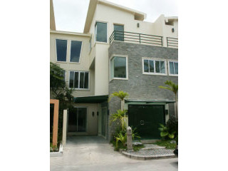 Exclusive Home Office near Central..