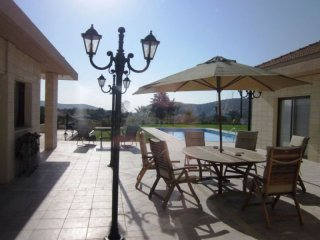 Beautiful 4 bedroom villa with views in..