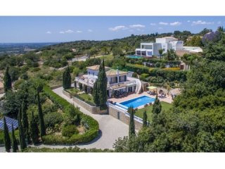 Spacious 4 Bedroom Villa with panoramic..