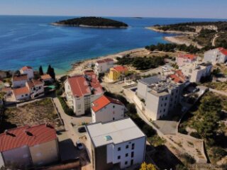 ROGOZNICA- NOVOGRADNJA STAN 70M OD MORA