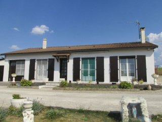 Detached Bungalow With Large Garden