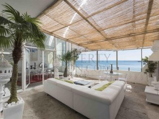 Fully Renovated T4 Cascais Apartment..
