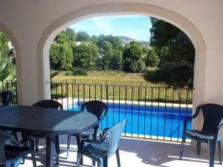 4 Bedrooms - Villa - Alicante - For Sale