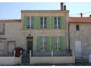 Pretty Stone Townhouse In Frontline..