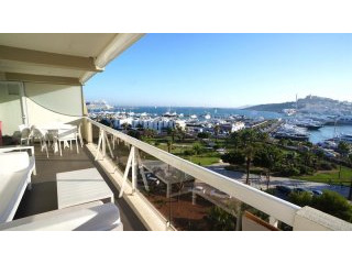 4 bedroom Apartment For Sale: Marina..