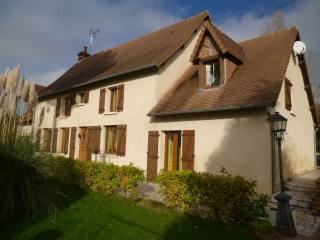 Large Property with Outbuilding, Nice..