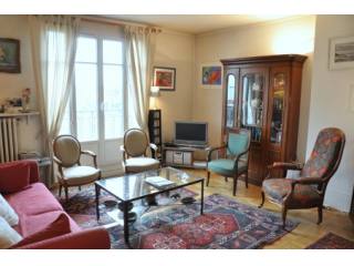 A sunny top floor 2-bedroom apartment..
