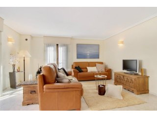 Superb Modern Luxury 3 Bed bright..