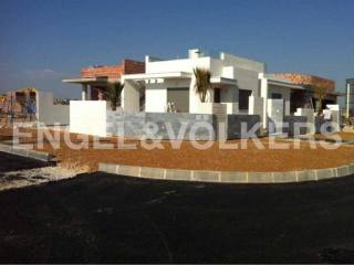 New construction at 100m from the beach