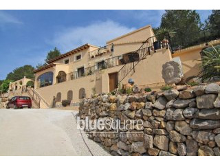 4-Bedroom villa with panoramic mountain..