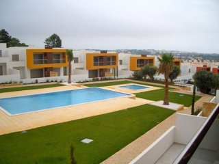 Contemporary 4 Bedroom Apartment In..