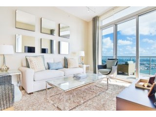 3 bedroom Flat For Sale: 335 S Biscayne..