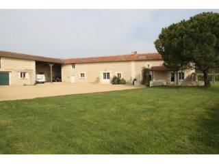 4 bedroom Country House For Sale: 86140..