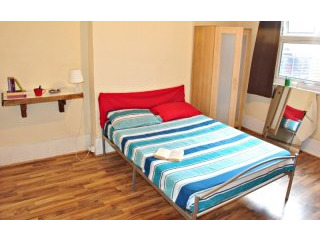 Single with double bed near Turnpike..