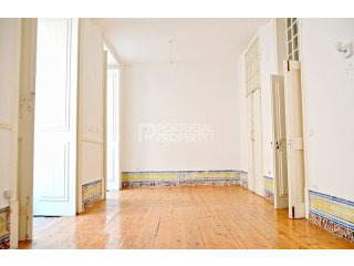 Character Apartment in Baixa