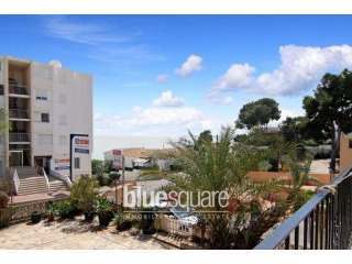 Superb villa in second line of the sea