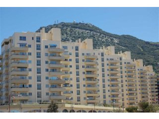 2 bed apartment in Watergardens