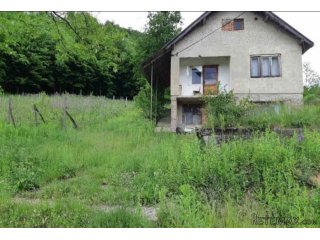 Kuca na prodaju u selu Zivica-Lucani