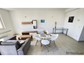 Rijeka, Hosti, dvosoban stan 65m2, parking, okućnica