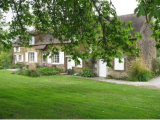 House in Calm Countryside Setting