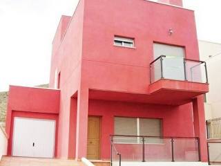 LARGE 180 M2 4 BED DETACHED VILLA
