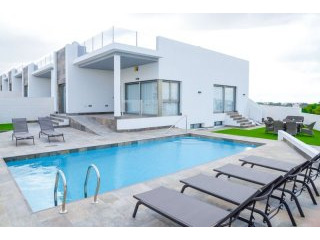 3 Bedrooms - Villa - Alicante - For Sale